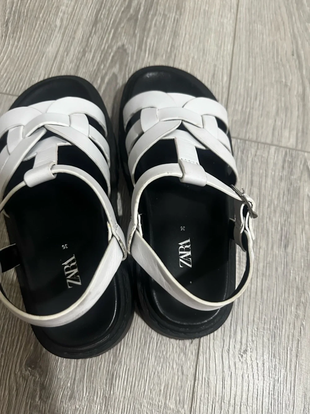 Zara White and Black Kids Woven Strap Sandals - Picture 4 of 7